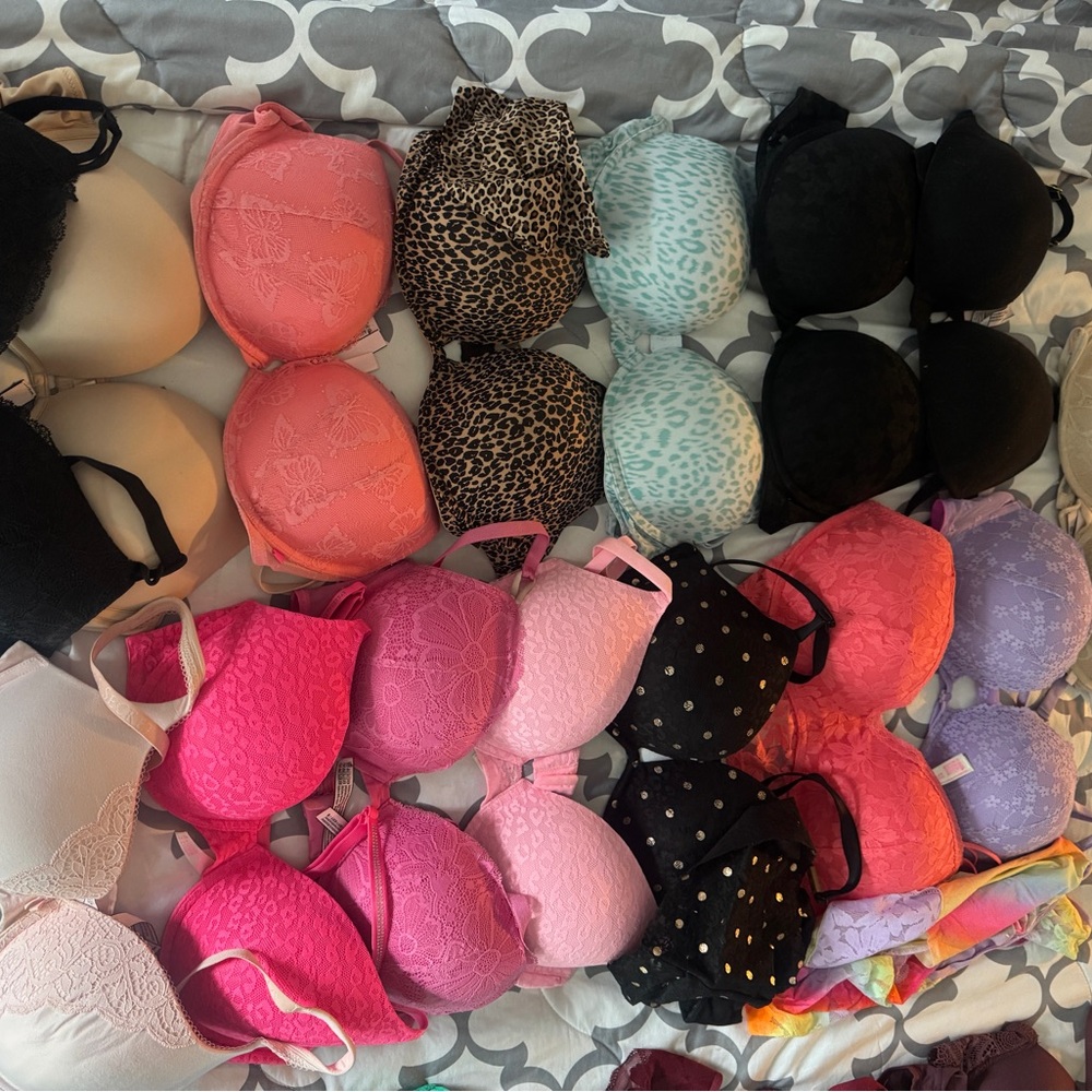 Victoria’s Secret Bra Lot of 18 Bras 38 C